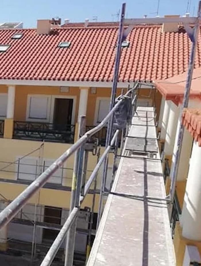 Restauro e Pintura Exterior de Prédio em Santa Cruz Torres Vedras